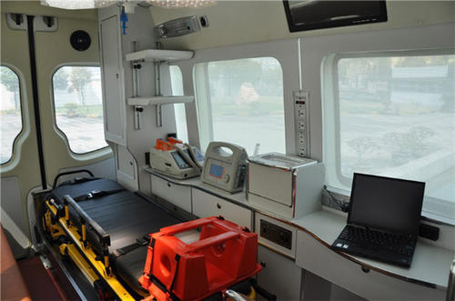 六盘水救护车内部